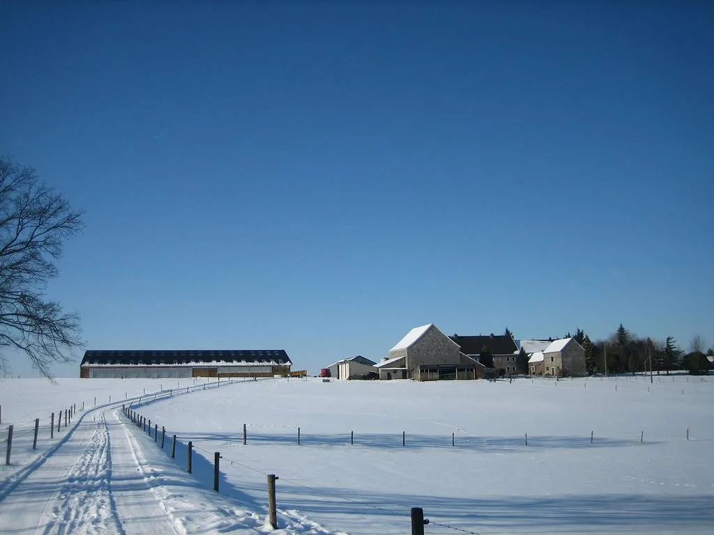 Le gîte en hiver sous la neige